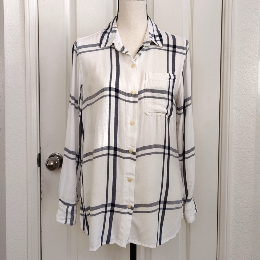 Old Navy Plaid Pattern Button Down Shirt